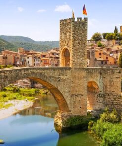 Pascua: Figueres, Besalú entre naturaleza