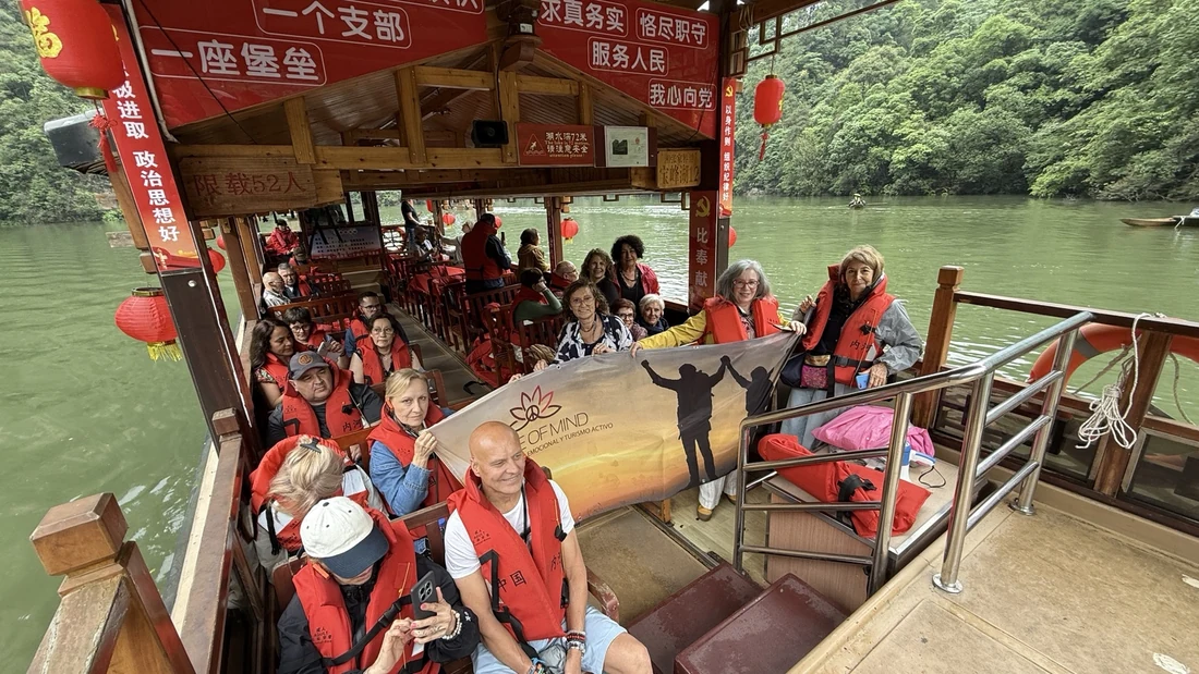Grupo durante un viaje organizado a China para profesores